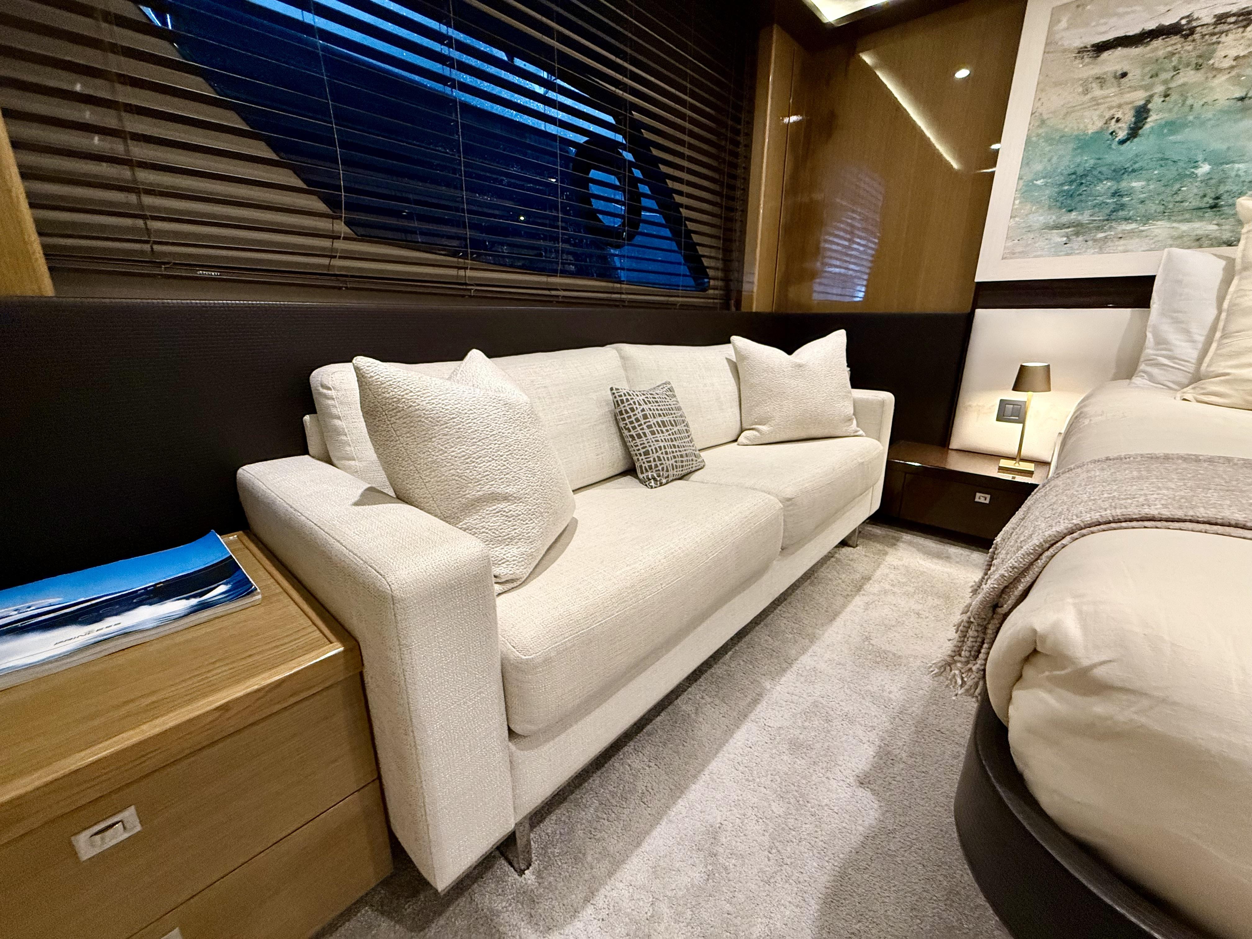 2015 PRINCESS  V72 